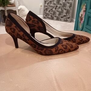 **LEOPARD PRINT LOW HEEL PUMPS**